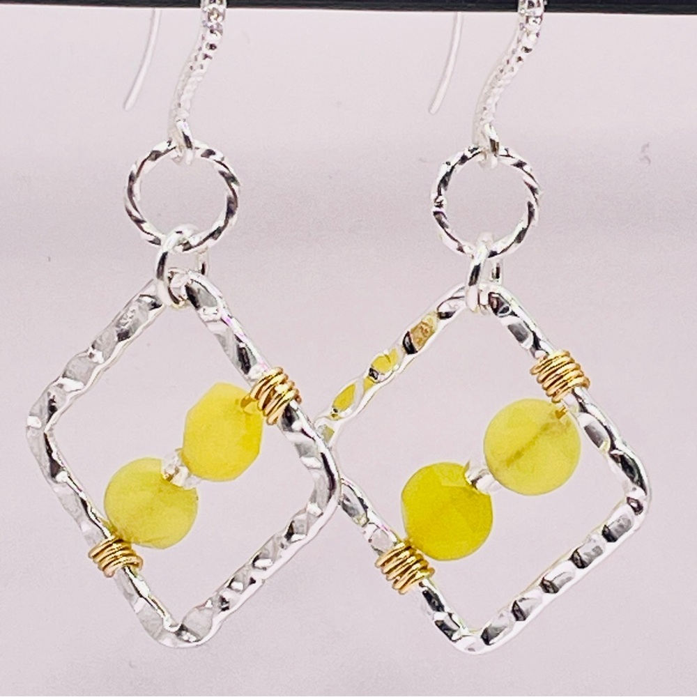 NEW  Beautiful Yellow Jade Earrings